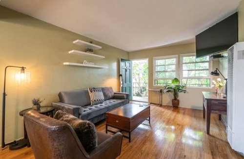 Alamitos Beach Apartment | 2 block walk to the Ocean - Fabulously Furnished - Gorgeous 2 Bdr Private Apt