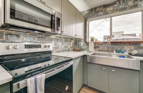 Alki Apartment | 2 Blocks to Beach Park: Cozy Seattle Townhome
