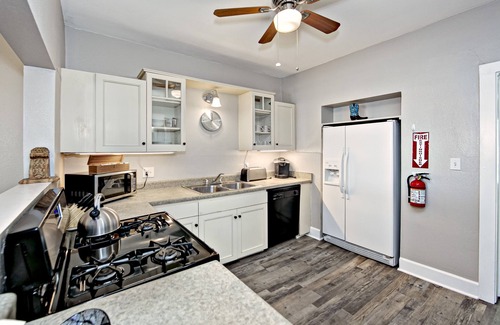 Nob Hill House | 2 blocks to the Courthouse Square !