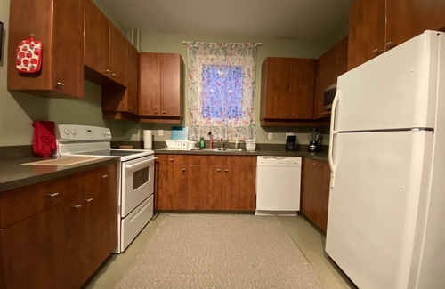 Winnipeg Condo | 2 Br/3 beds with free parking, wifi and much more