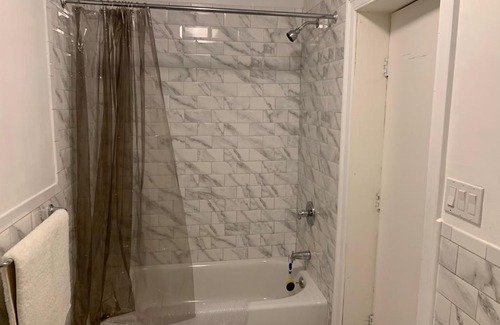 Clinton Hill Apartment | 2 BR CLASSY BROOKLYN APT-10 mins from BARCLAYS CENTER!