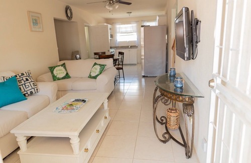 Maxwell Condo | 2 BR Condo with Pool, jacuzzi and beach across the street. 5 star reviews bnb🏝️