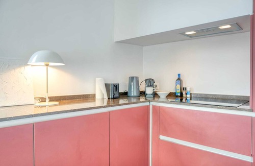 University District Apartment | 2-BR Getaway with MAS view