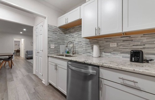 Downtown Atlanta Condo | 2 BR | Prime Location & City Views | Private Porch