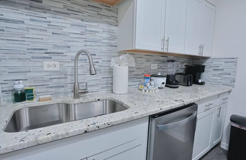 Downtown Atlanta Condo | 2 BR | Prime Location & City Views | Private Porch