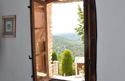 Saint-Jeannet House | 2* "brocante spirit" furnished accommodation