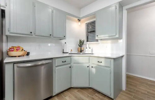 Moore House | 2 Clean and Updated Homes for Large Families in Moore