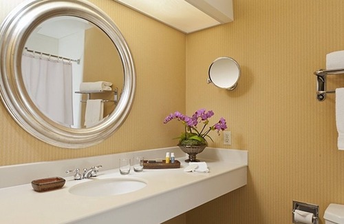 Barron Park Hotel | 2 Comfortable Room with Heated Pool, Free Breakfast & Parking in Palo Alto