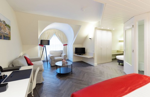 Municipality of Zeist Hotel | 2 Comfortable Stay w/On-site Dining, Free Parking, and Comfortable Ambiance
