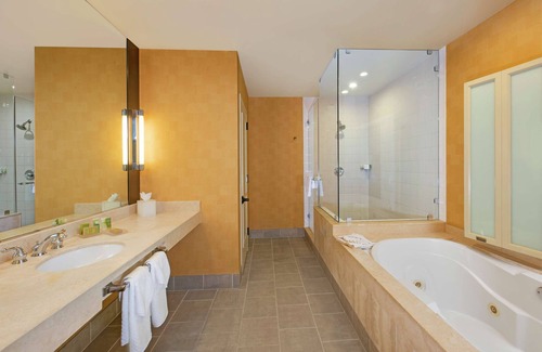 Pacific Terrace Hotel | 2 Connecting Suites at a 4⭐️ Hotel