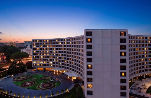 Kalorama Heights House | 2 Connecting Suites at a 4⭐️ Hotel