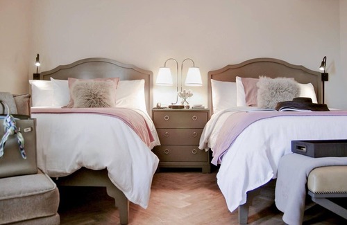 East Hollywood House | 2 Convenient Rooms Near Hollywood Museum, w/Parking, Pets are Welcome!
