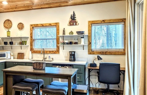 Pinetop Cottage | 2 Covered decks, patio dining, quiet, tall pines
