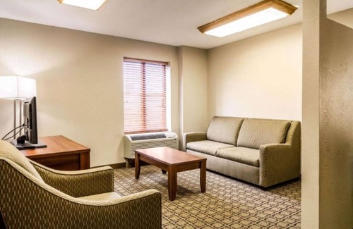 Cranberry Township Hotel | 2 Cozy Rooms in Cranberry Township with Easy Access to Pittsburgh Attractions