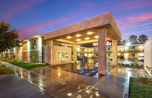 Anaheim Resort House | 2 Cozy Units – Perfect for Groups, Steps to Disneyland w/Pool & Onsite Parking!