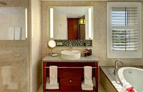 Paget House | 2 Deluxe Rooms at Newstead Belmont Hills Golf Resort and Spa