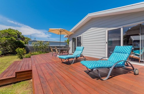 Surf Beach House | 2 Dixon Street, Surf Beach, Pet Friendly Surf Beach Escape