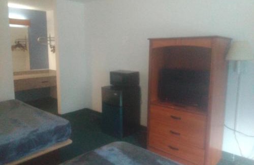Livingston Apartment | 2 Double Bed Hotel Studio 128