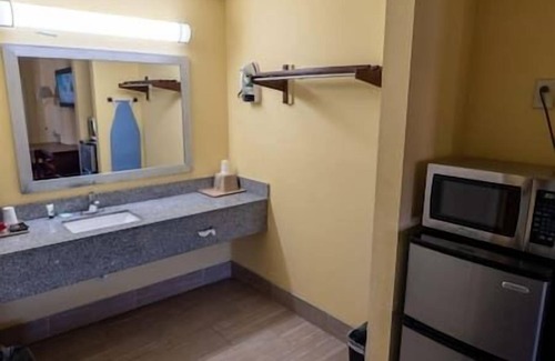 Hawkinsville Hotel | 2 Double Beds Non-Smoking