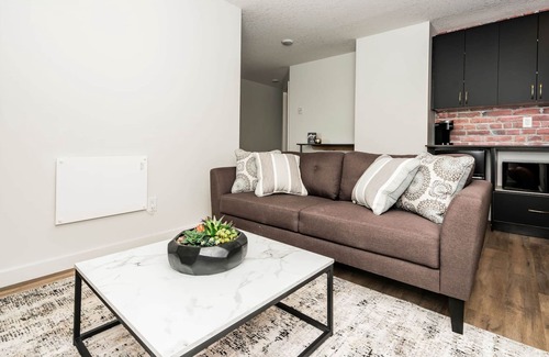Clairmont Apartment | 2 Double Private Trendy Executive Urban Loft Suites