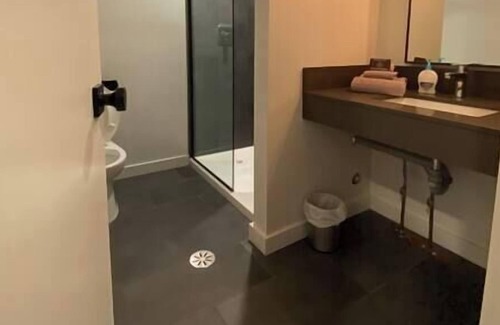 Clairmont Apartment | 2 Double Private Trendy Executive Urban Loft Suites