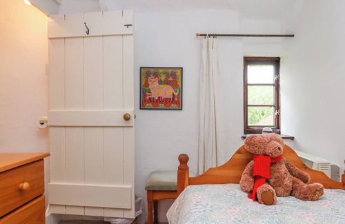 Manaton Cottage | 2 FREELAND COTTAGES, pet friendly, with open fire in Moretonhampstead