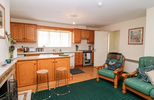 Glengarriff Cottage | 2 GARNISH COURT, country holiday cottage in Glengarriff, County Cork