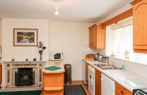 Glengarriff Cottage | 2 GARNISH COURT, country holiday cottage in Glengarriff, County Cork