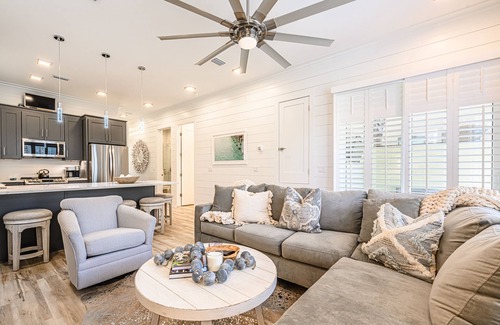 Villa Lago House | 2 Golf Carts ~ Open Living ~ Back Patio ~ Community Pool