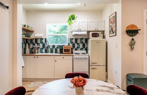 Calabasas Apartment | 2 Gorgeous Apartments for the Price of 1: Comfy beds, Fireplace, Mountain View