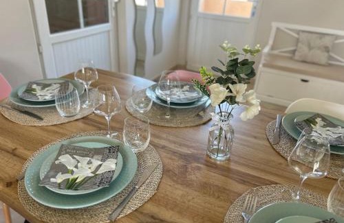 Roquebrune-sur-Argens Apartment | 2 hébergements - 10 couchages - parking, piscine, jacuzzi - convivialité