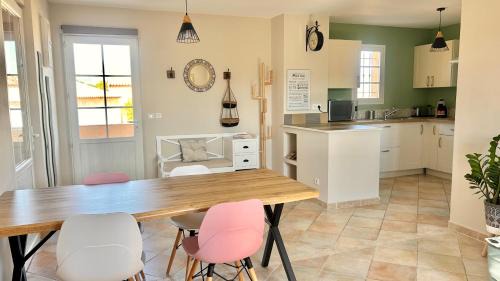 Roquebrune-sur-Argens Apartment | 2 hébergements - 10 couchages - parking, piscine, jacuzzi - convivialité