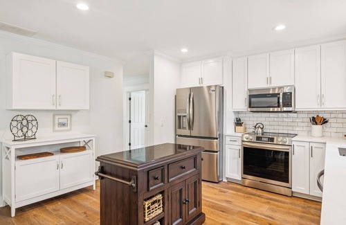 Heritage Woods House | 2 Heritage Road @ Sea Pines | Private Pool | Steps to Harbour Town Golf Links