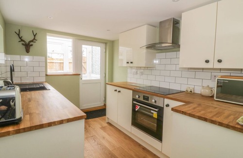 Martlesham Heath Cottage | 2 HILLSIDE COTTAGES, pet friendly in Felixstowe, Suffolk