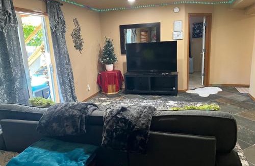 North Creek House | 2 King Bed, Kitchenette, Game Area, Living Room, Office Room, Backyard