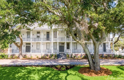 Tybee Island Condo | 2 King Bedrooms in Historic Barracks at North Beach
