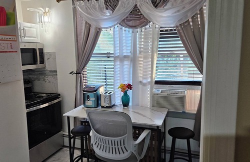 Bedford-Stuyvesant House | 2-Large bedrooms to rent with WiFi, AC in fabulous Brooklyn NYC