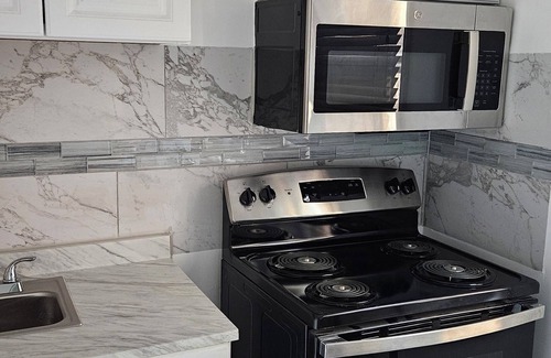 Bedford-Stuyvesant House | 2-Large bedrooms to rent with WiFi, AC in fabulous Brooklyn NYC