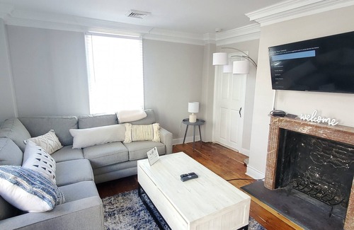 Historic Hill Apartment | 2-level 4 Bed Near Downtown