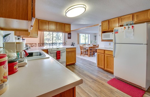 Lemoyne House | 2-Level Home w/Deck: 1/2 Mi to Lake McConaughy!