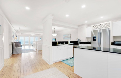 Gulf District House | ⭐2 Living Rooms-2 Bikes Included~Prime Location~Pools~Watercolor Townhouse 9