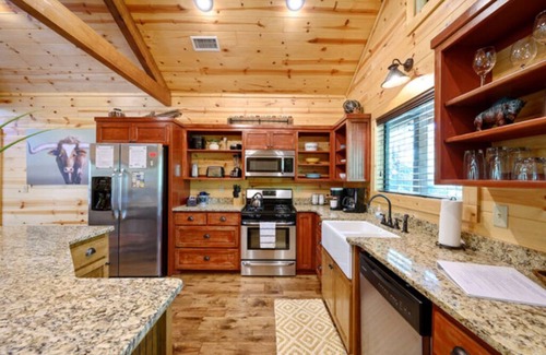 Ringold Cabin | 2 Master Suites, hot tub, fireplace, back deck, wrap around porch, secluded