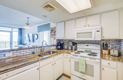 Crescent Beach Condo | 2 Mi to Barefoot Landing: Condo w/Beach Access!