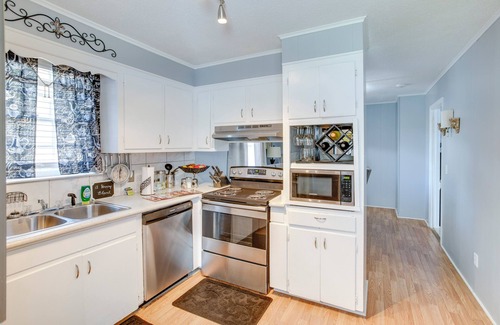 Columbia House | 2 Mi to Downtown Columbia: Home w/Theater Room!