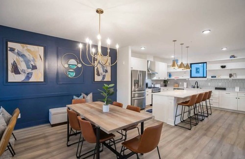 McFerrin Park House | 2 Mi to DT + King Beds & Garage