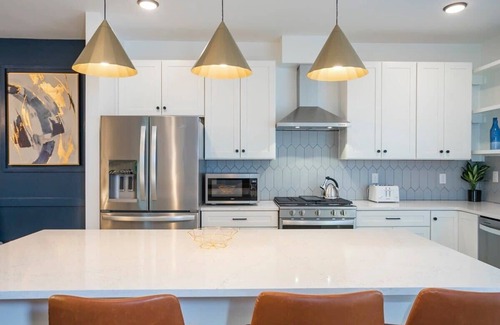 McFerrin Park House | 2 Mi to DT + King Beds & Garage