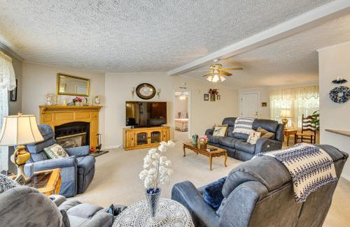 Pelzer House | 2 Mi to Dtwn Retreat on 3 Acres in Pelzer!