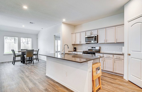 Willis House | 2 Mi to Palms Marina: Family Home w/Fenced Yard!