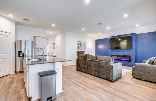 Willis House | 2 Mi to Palms Marina: Family Home w/Fenced Yard!