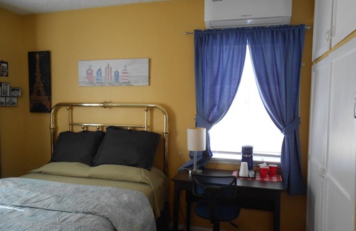 Sun Valley Bed & Breakfast | 2 Miles Burbank Airport & Amtrak, 6-7 Miles Universal City, 10 Miles Hollywood